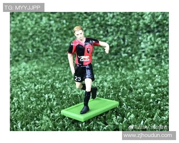 手办足球明星7号的魅力与收藏价值探讨，带你领略球场上的传奇风采