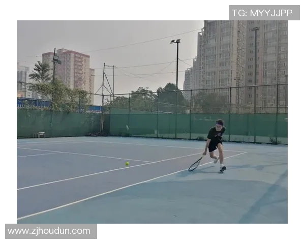 广州网球队的盯防策略揭秘:深度解析网球战术与团队协作 广州网球队的盯防策略揭秘:深度解析网球战术与团队协作